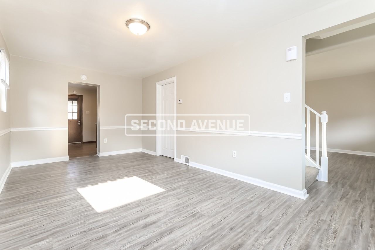 928 Kennedy Dr - Photo 3 of 12