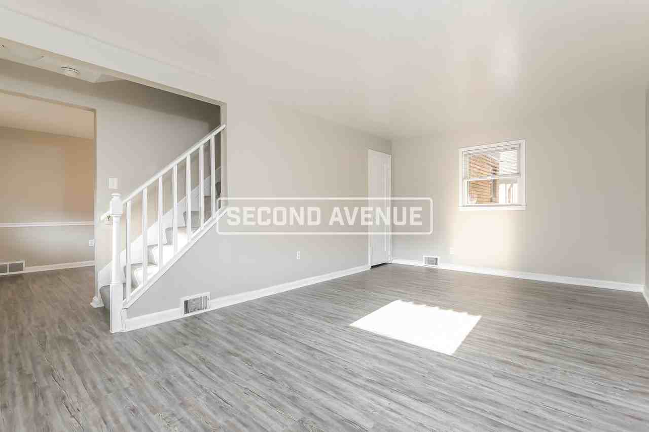 928 Kennedy Dr - Photo 4 of 12