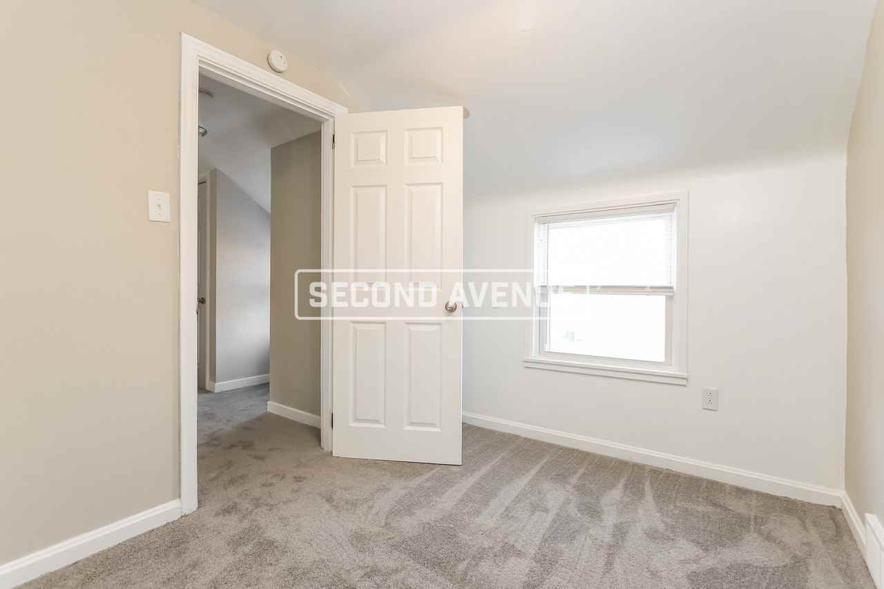 928 Kennedy Dr - Photo 5 of 12