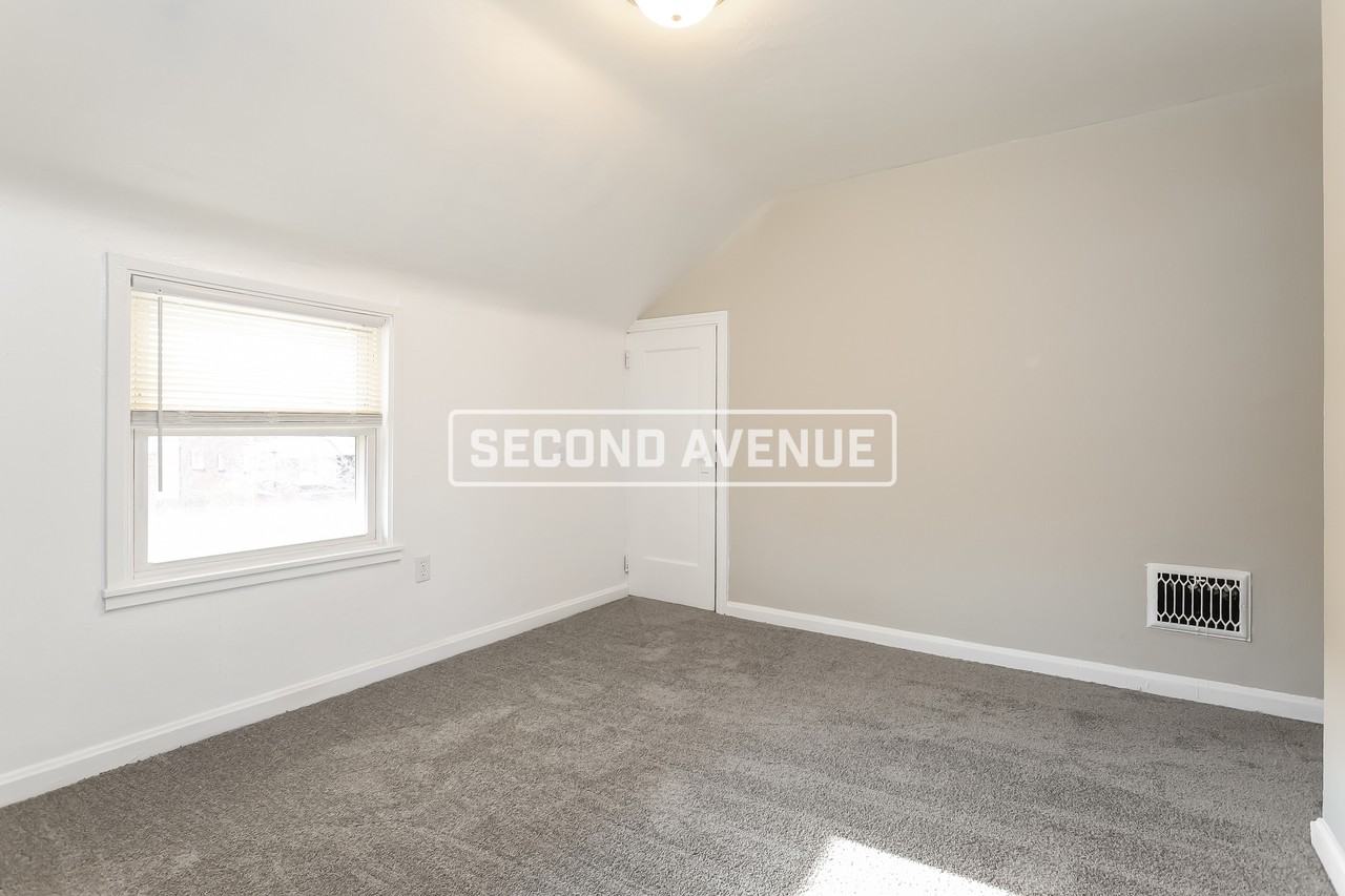 928 Kennedy Dr - Photo 6 of 12