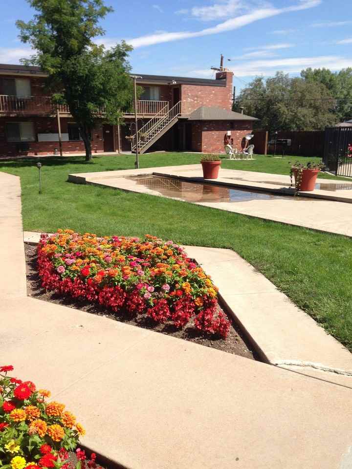 Remodeled 1 and 2 bedroom Apartments - Photo 2 of 9