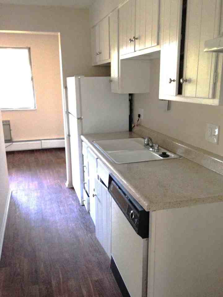 Remodeled 1 and 2 bedroom Apartments - Photo 3 of 9