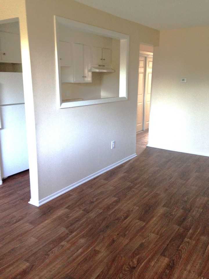 Remodeled 1 and 2 bedroom Apartments - Photo 5 of 9