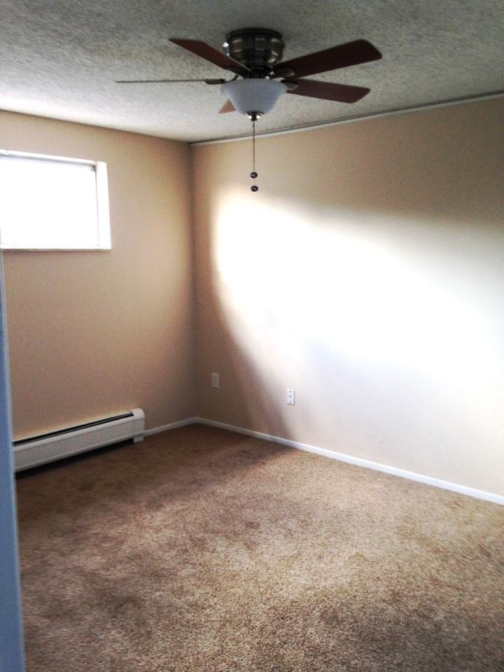 Remodeled 1 and 2 bedroom Apartments - Photo 6 of 9