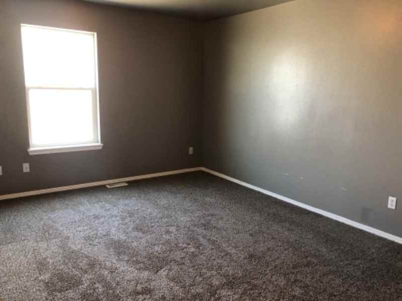 313 E Moxee Ave - Photo 2 of 13