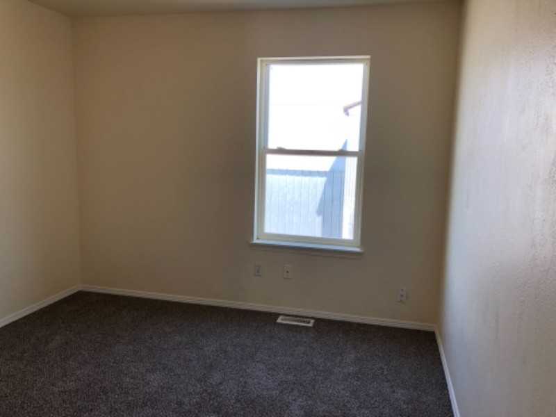 313 E Moxee Ave - Photo 3 of 13