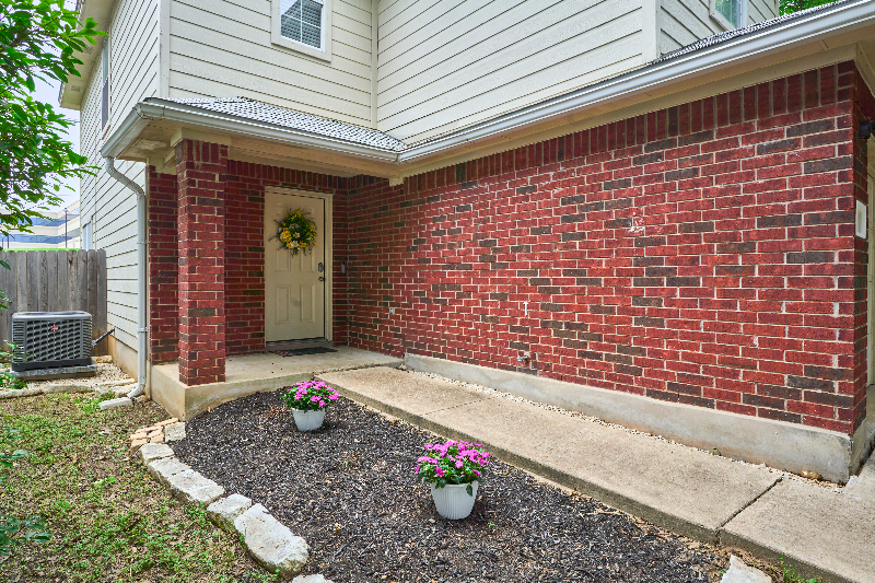 1582 Parkfield Cir - Photo 5 of 28