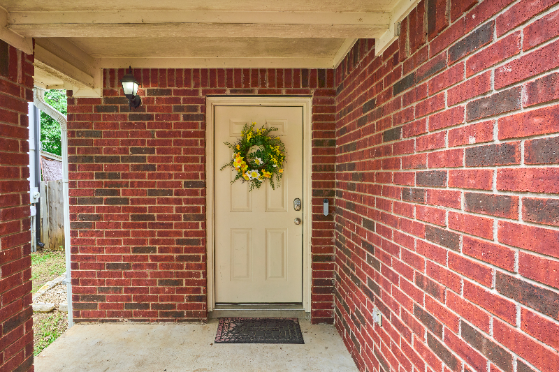 1582 Parkfield Cir - Photo 6 of 28