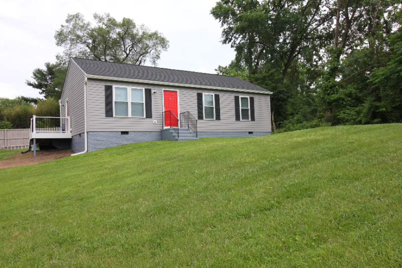 9535 Fingerboard Rd - Photo 2 of 20