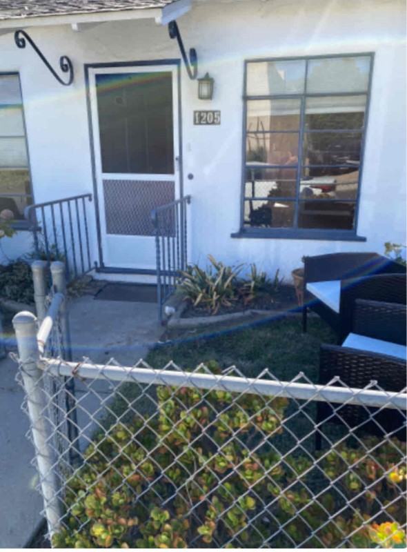 1205 Laguna St - Photo 2 of 10