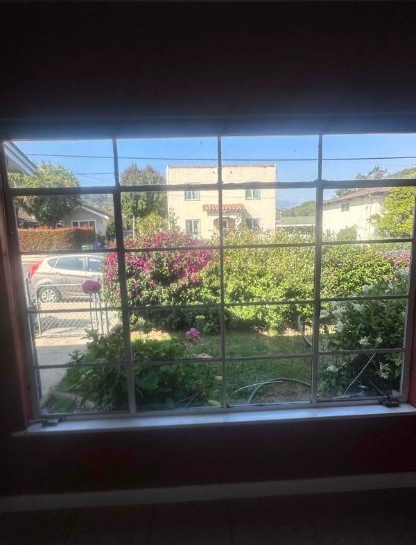 1205 Laguna St - Photo 3 of 10