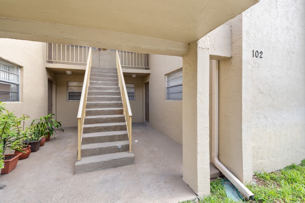 11101 Royal Palm Boulevard - Photo 2 of 22