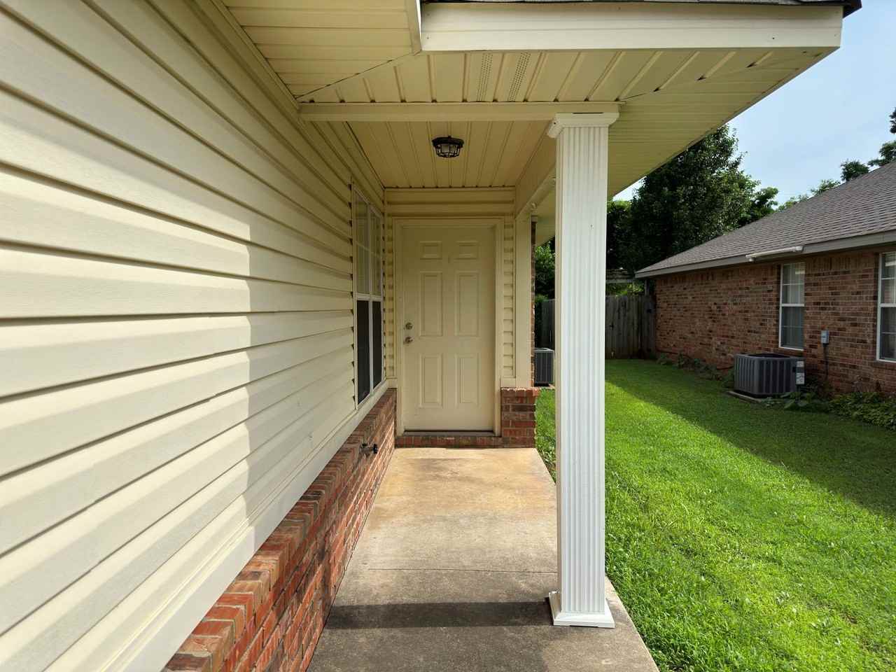 2115 Plum Creek Ln - Photo 3 of 28