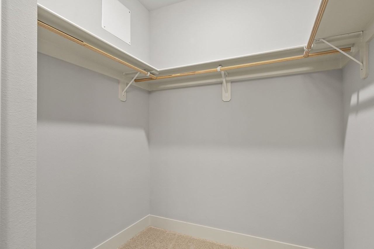 Hawthorne Heights - Photo 7 of 50