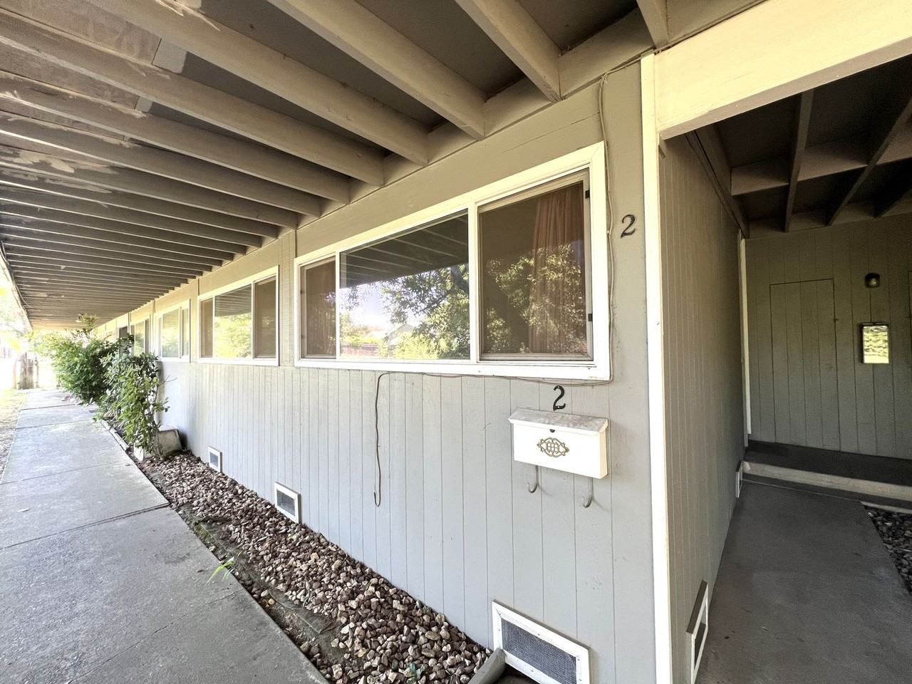 4046 California Ave - Photo 2 of 12