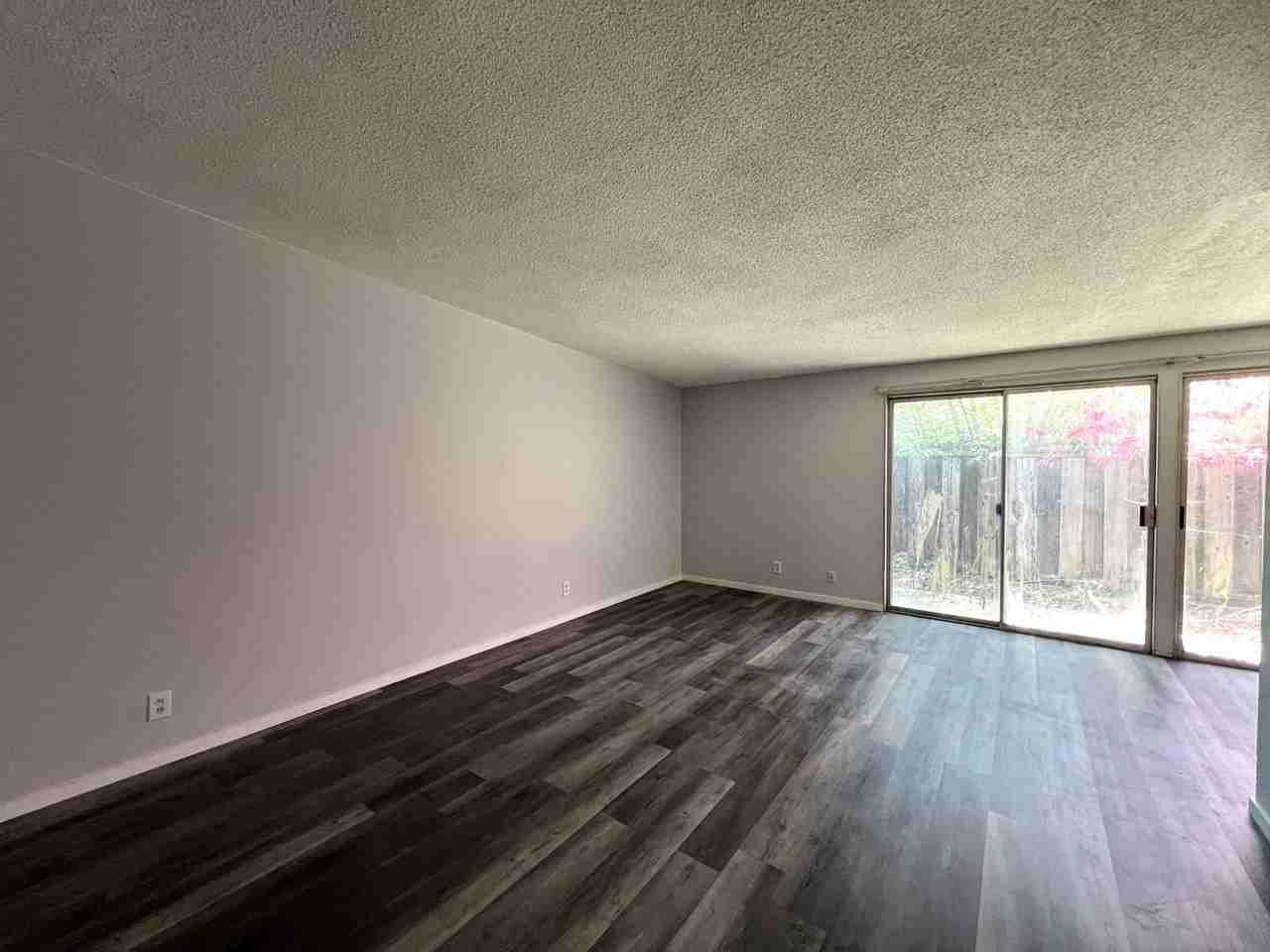 4046 California Ave - Photo 3 of 12