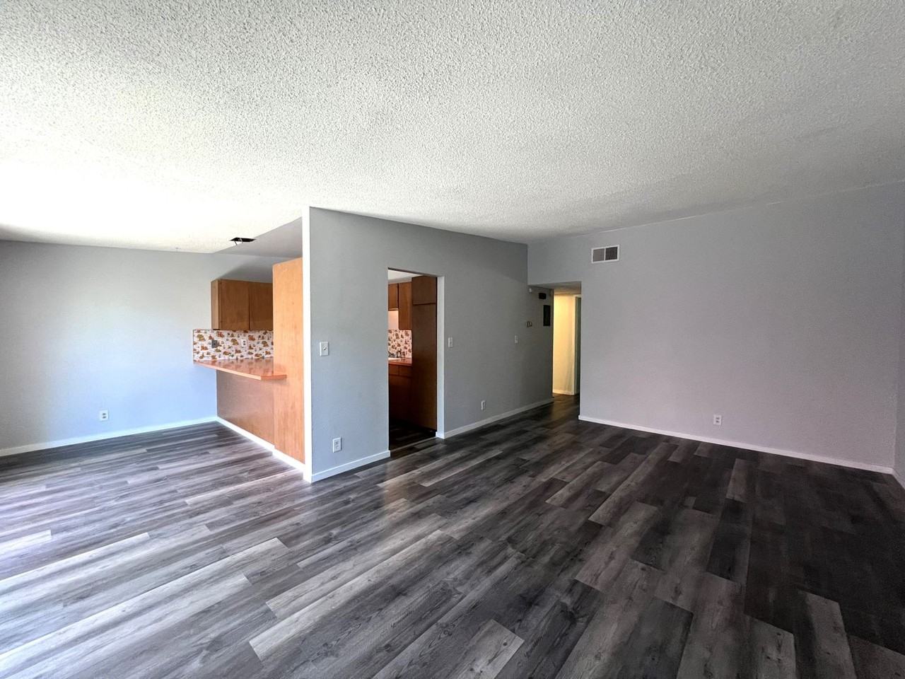 4046 California Ave - Photo 4 of 12