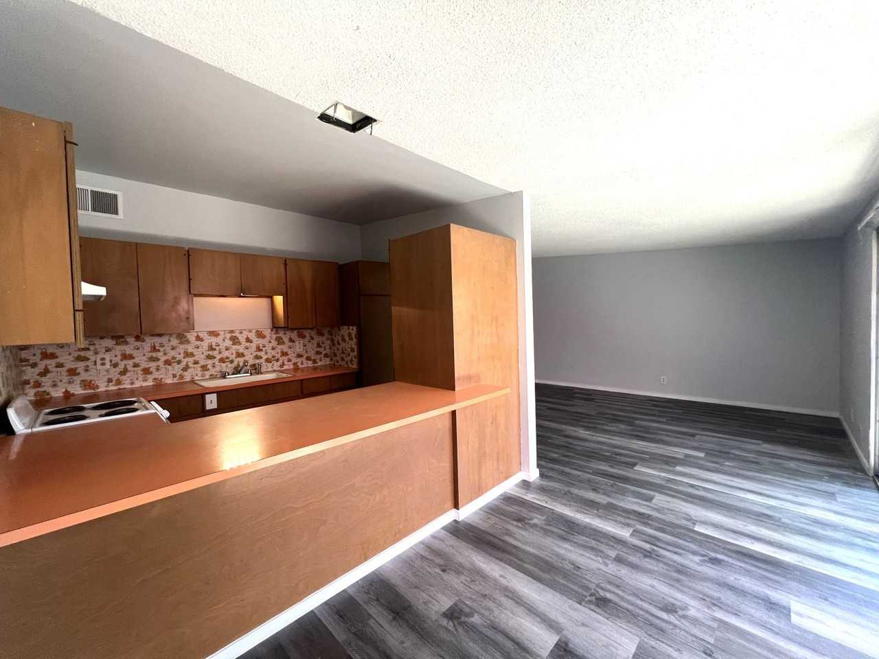 4046 California Ave - Photo 5 of 12