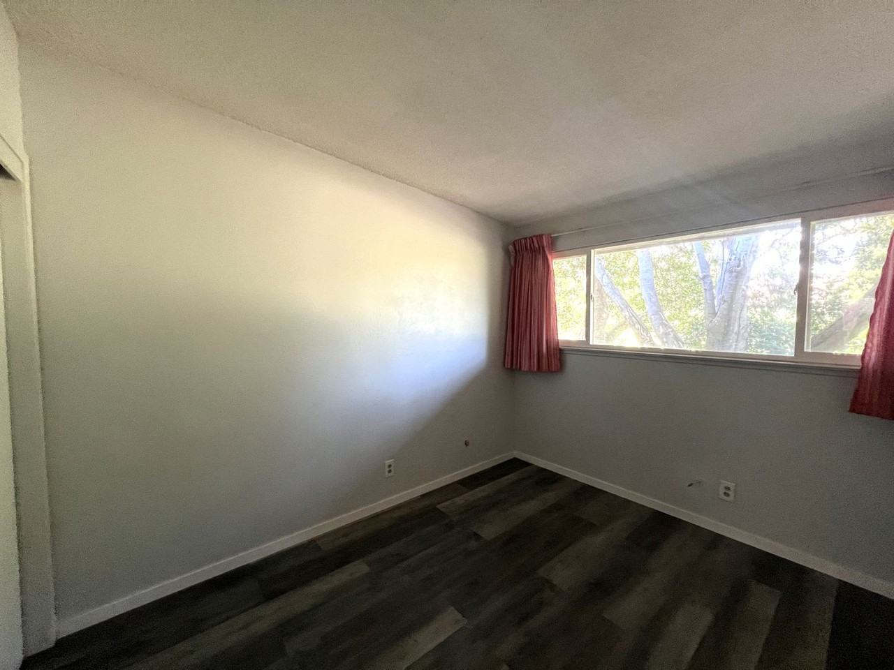 4046 California Ave - Photo 7 of 12