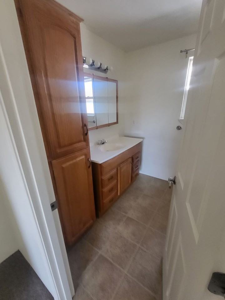 FH2218 - Photo 2 of 9