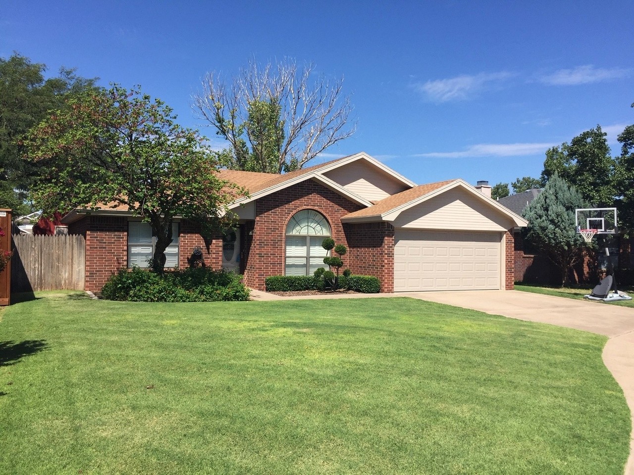 6904 Genoa Ave - Photo 2 of 20