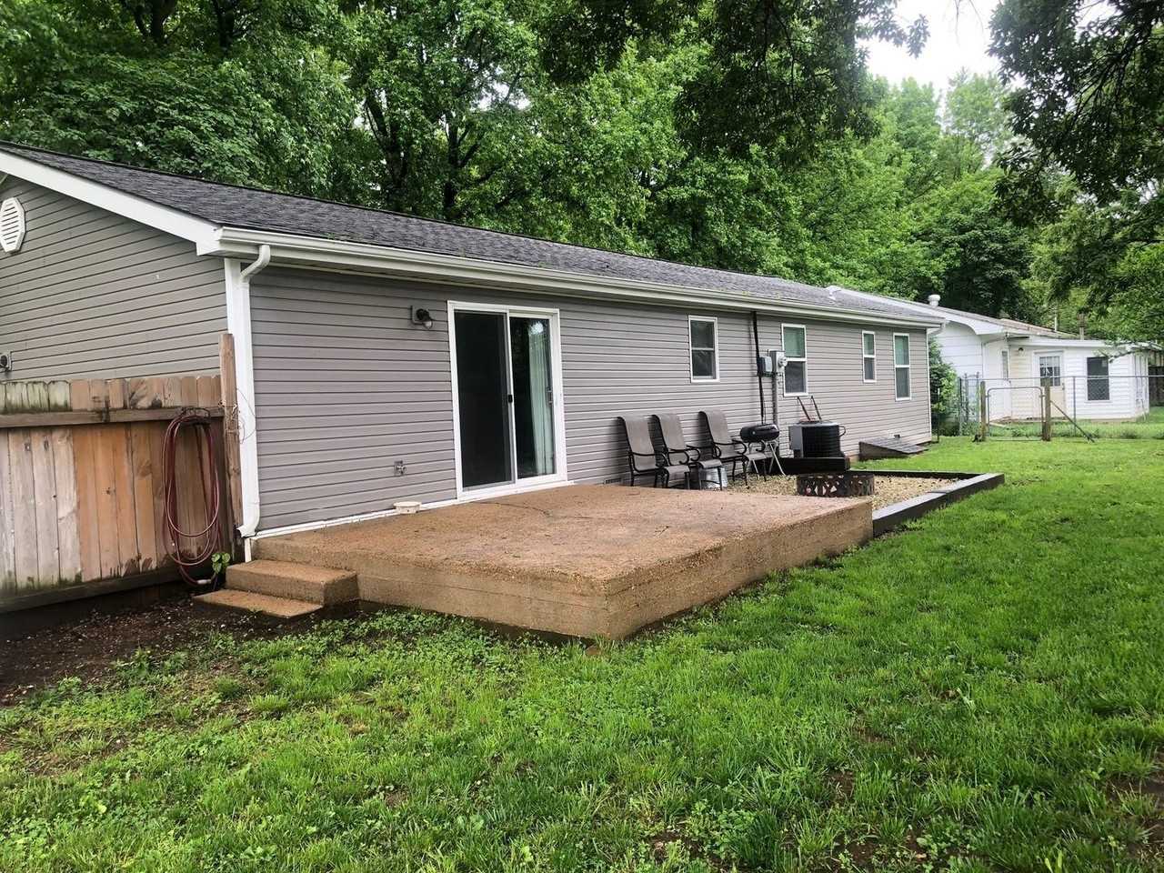 512 Saint Johns Ave - Photo 2 of 6