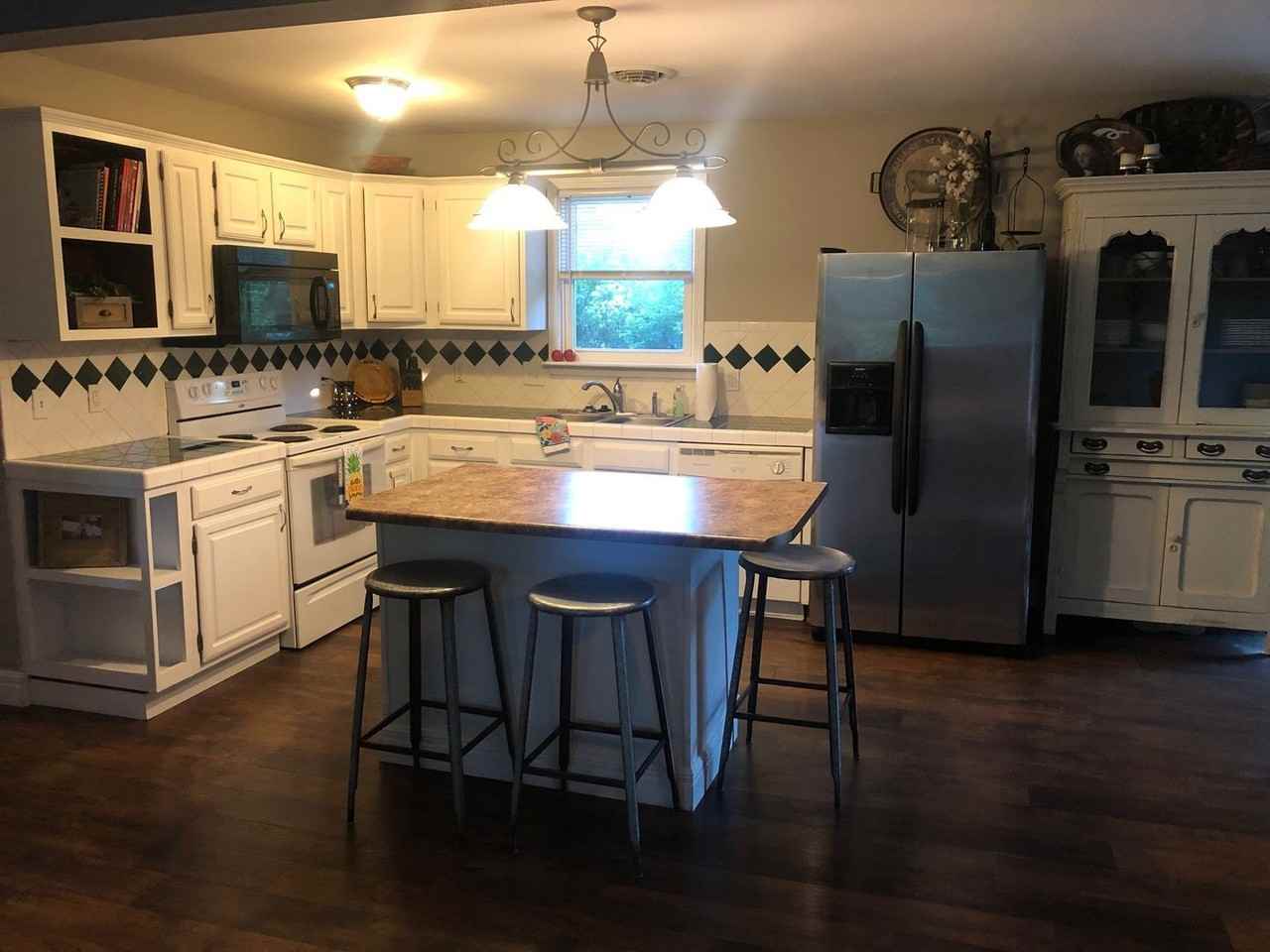 512 Saint Johns Ave - Photo 3 of 6