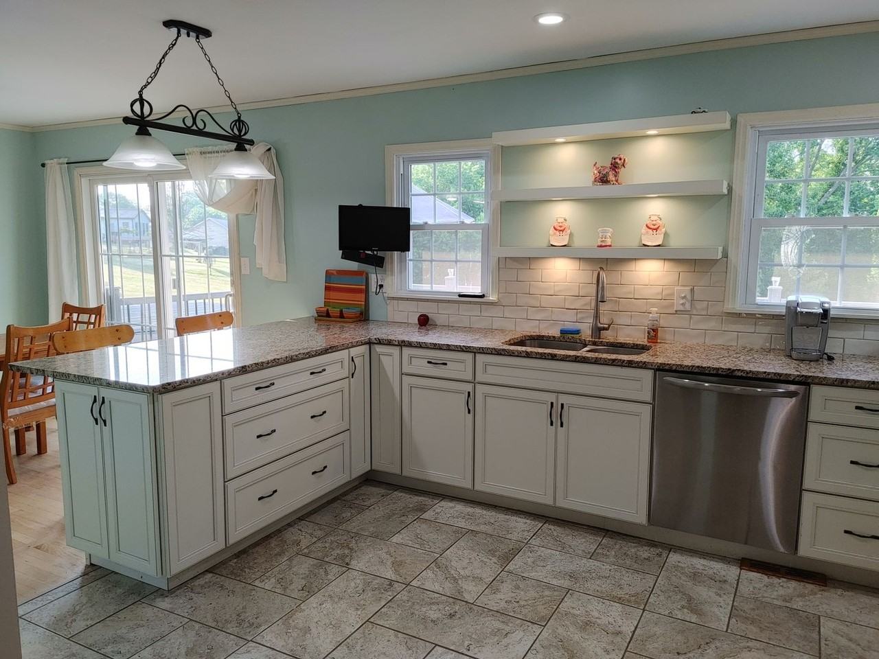 1706 Forest Hills Dr - Photo 4 of 26