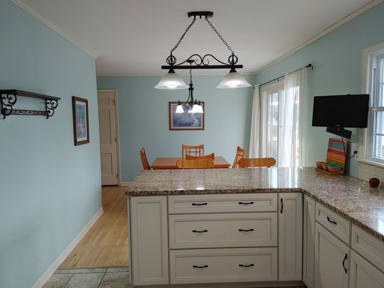 1706 Forest Hills Dr - Photo 5 of 26