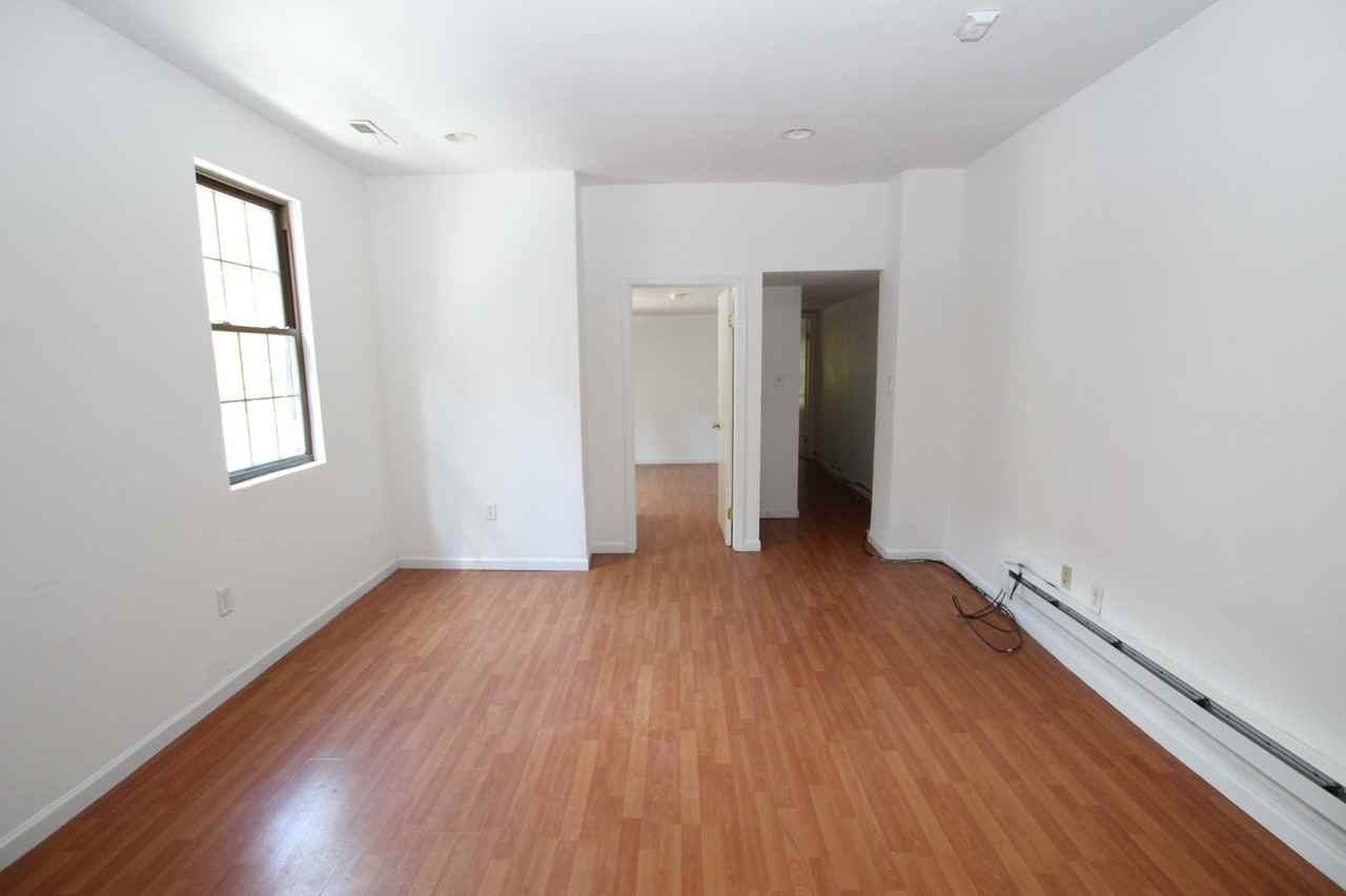 625 South St #2R - Photo 3 of 8