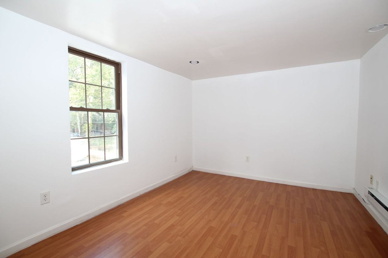 625 South St #2R - Photo 2 of 8