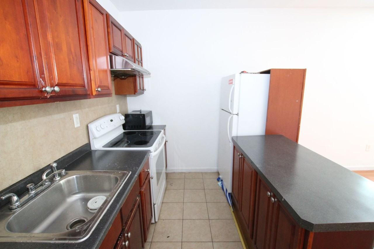 625 South St #2R - Photo 5 of 8