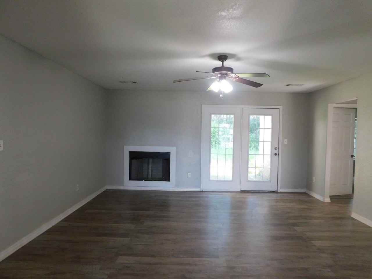 336 Emily Dr - Photo 2 of 9