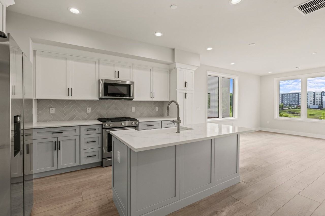 601 Brewster Aly - Photo 6 of 41