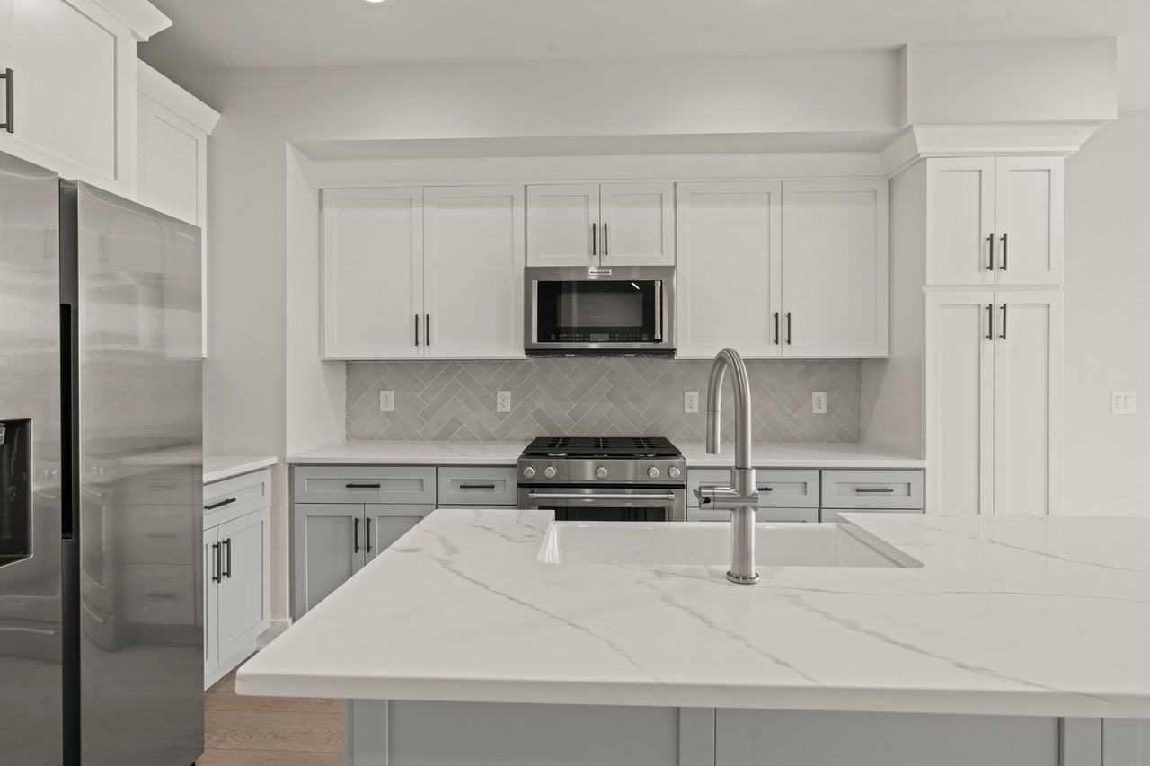 601 Brewster Aly - Photo 7 of 41