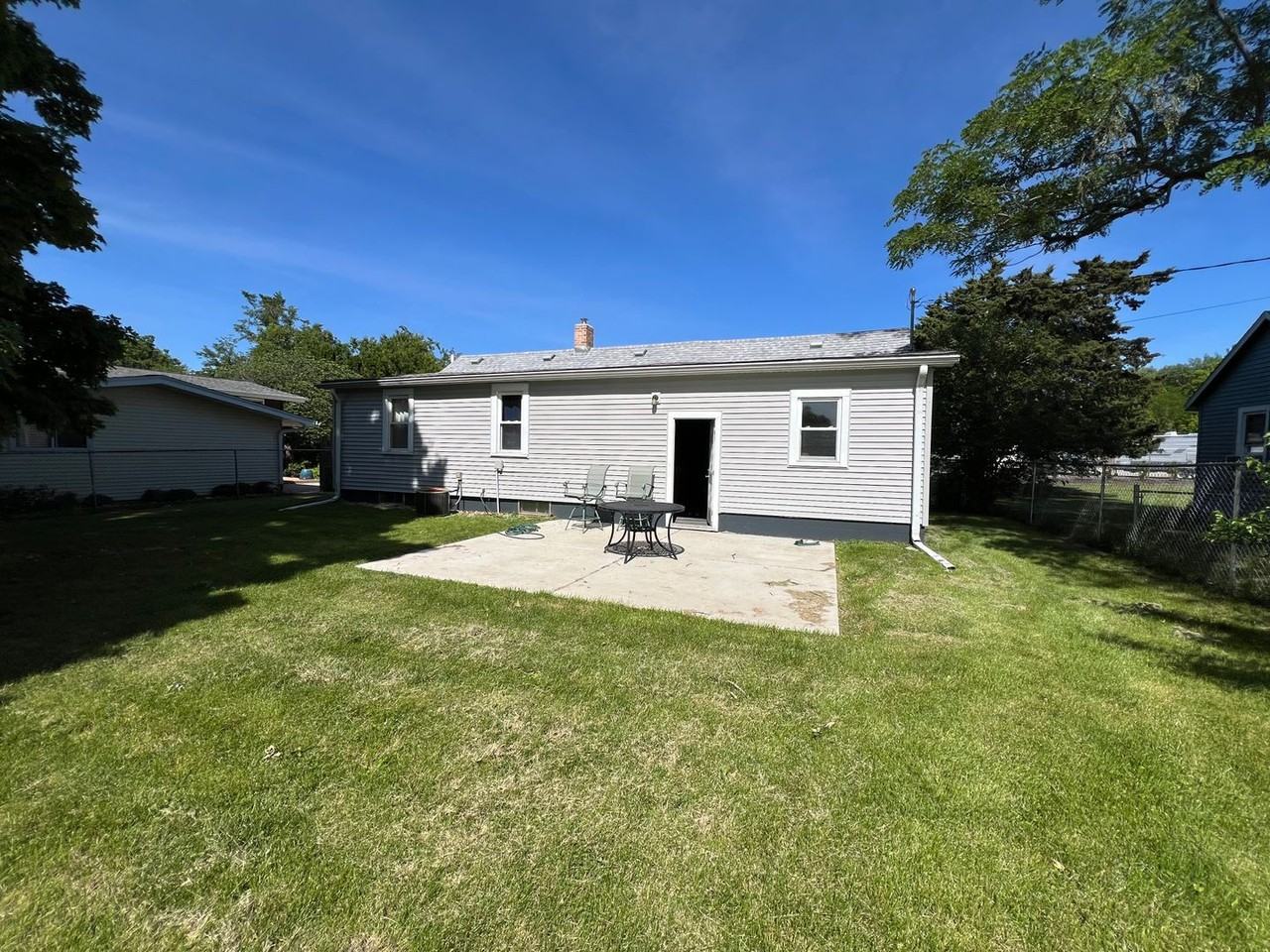 306 Victor St - Photo 2 of 11