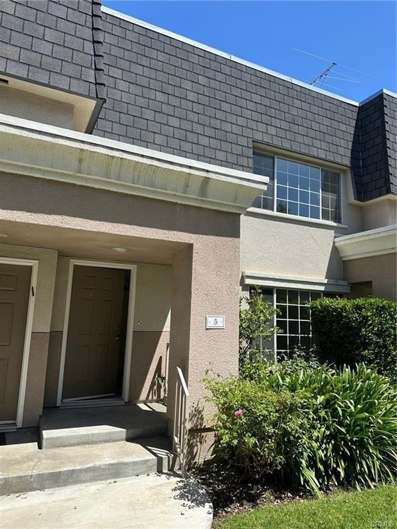 19234 Hamlin St #5 - Photo 3 of 8