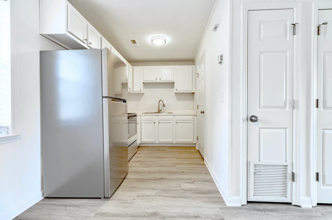 Avalon Hall Apartments - Photo 3 of 7