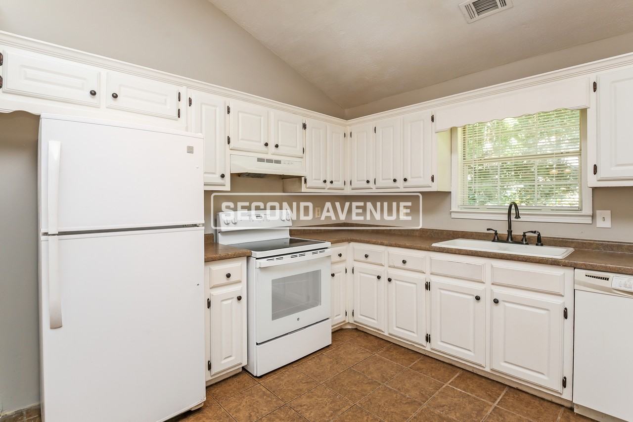697 Melrose Trce - Photo 2 of 23