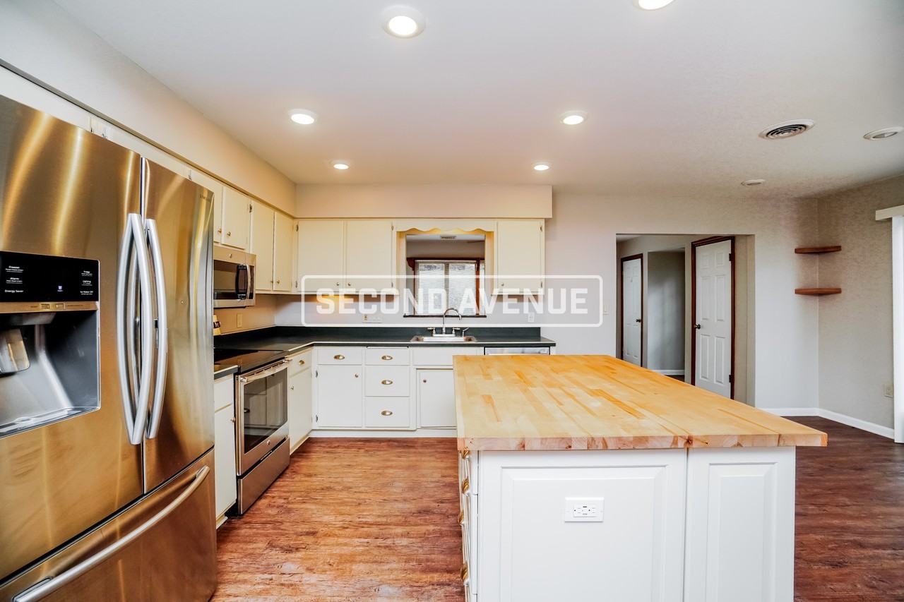 145 Ivy Ln - Photo 2 of 15