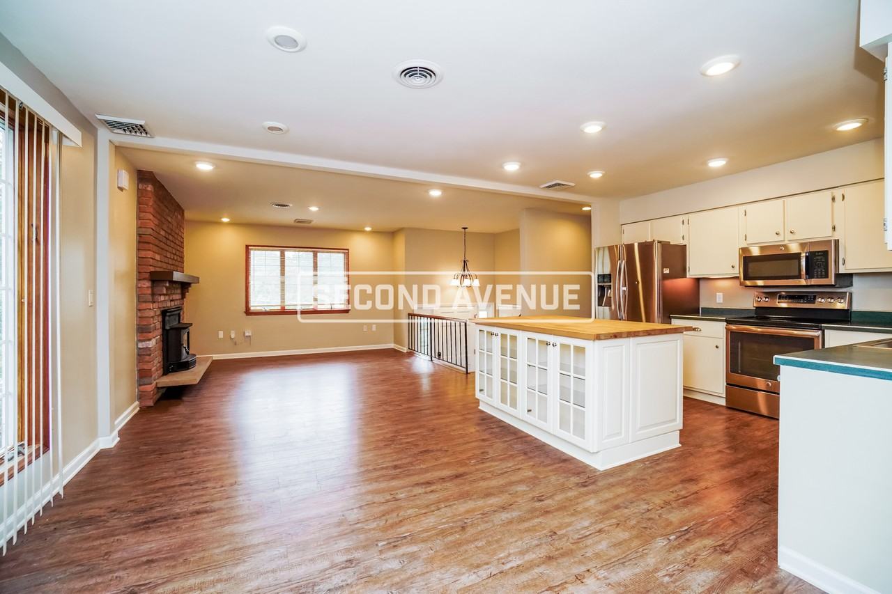 145 Ivy Ln - Photo 3 of 15