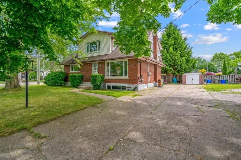 92 Wakelin Terr MAIN, St. Catharines, ON L2M 4K9 2 Bedroom House for