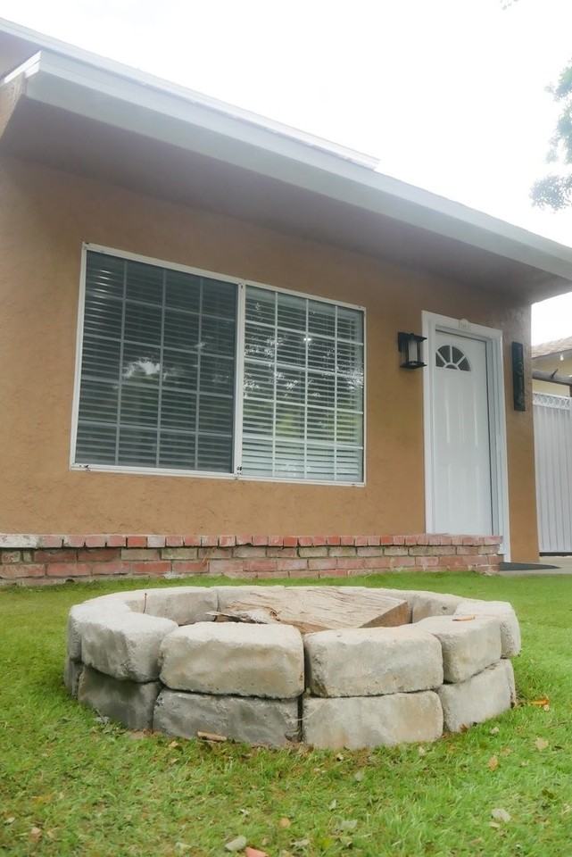 1316 North Hollywood Way - Photo 3 of 32