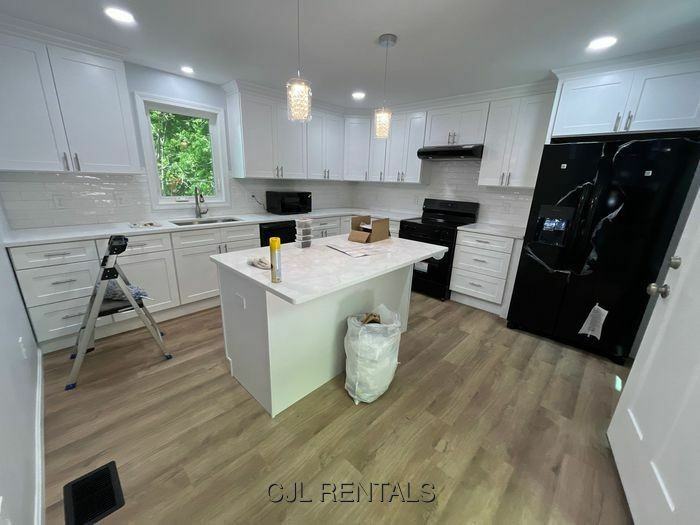 2011 Beacon St - Photo 3 of 32