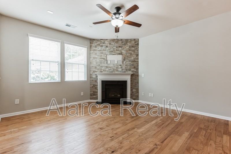 8285 Viewpoint Ln - Photo 3 of 22