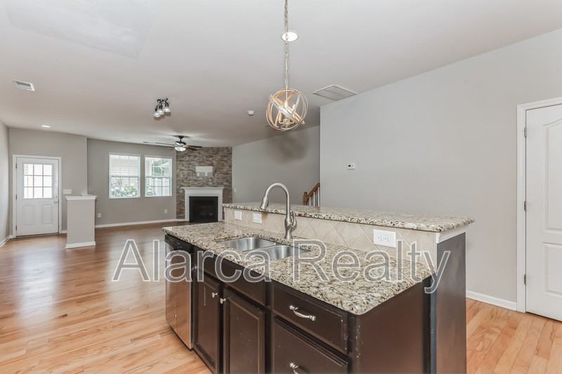 8285 Viewpoint Ln - Photo 7 of 22