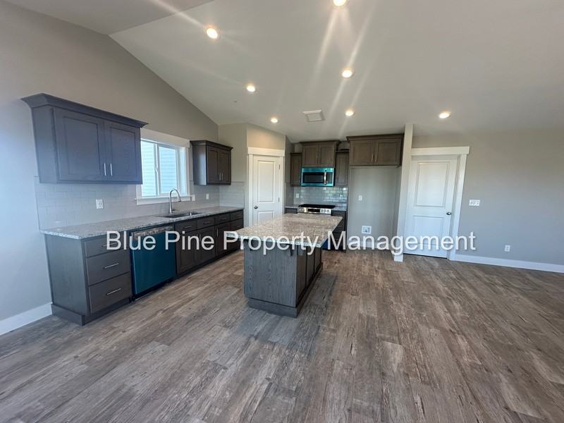 3881 E Hemlock Ln - Photo 3 of 22