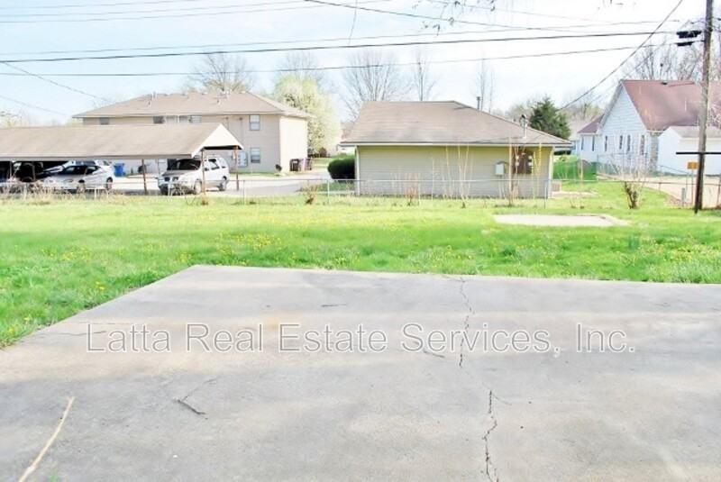 105 Sw 19th St - Photo 3 of 13