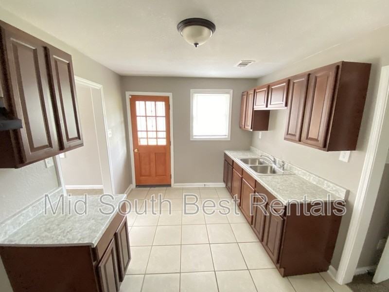 772 Dallas St - Photo 3 of 6