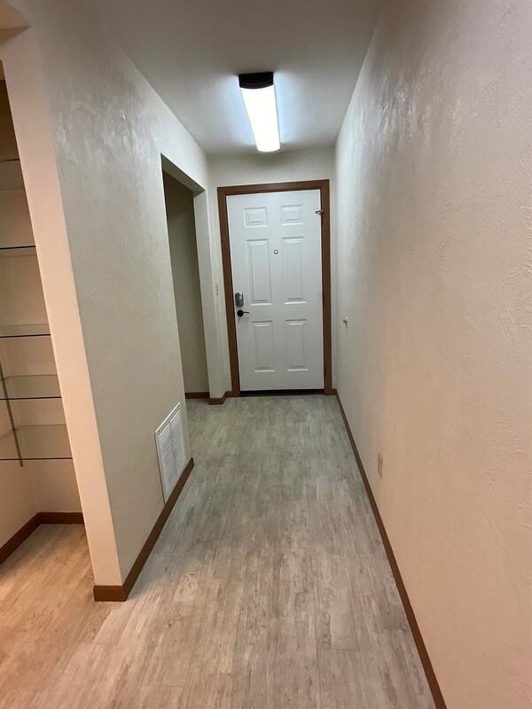 222 Shoreline Dr - Photo 3 of 20